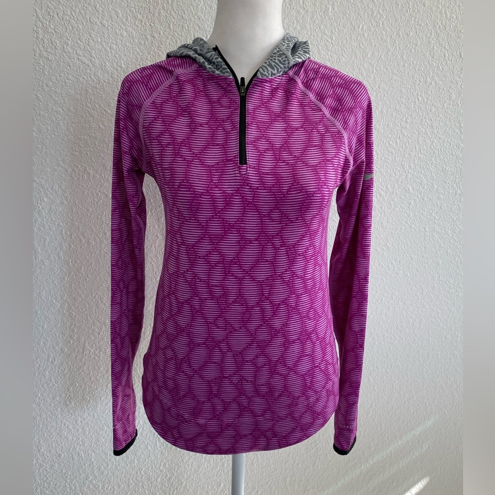 Nike pro dri-fit long-sleeved athletic top quarter zip animal print hood Size L
